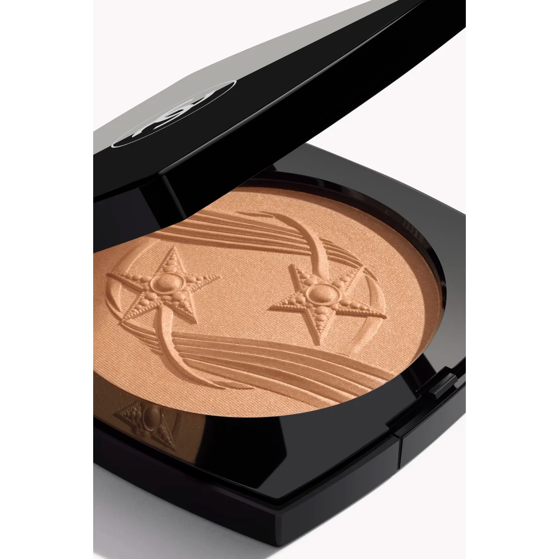 LES SYMBOLES DE CHANEL LA COMÈTE OVERSIZE ILLUMINATING POWDER