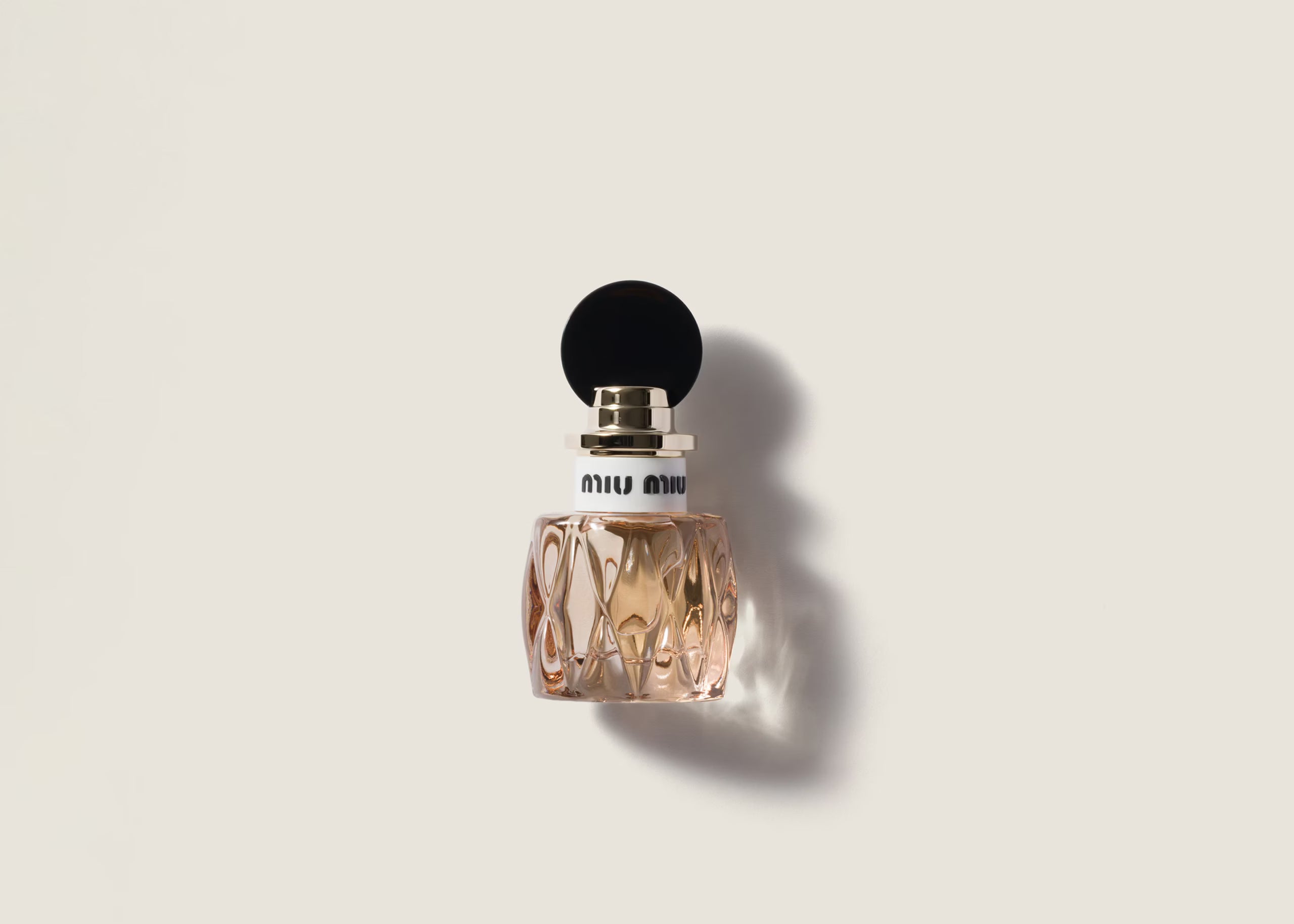Miu Miu Miutine Eau de Parfum مع الفراولة والفانيليا