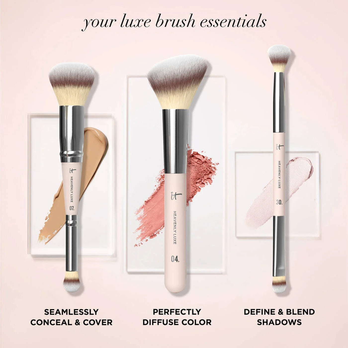 مجموعة فرش المكياج من It Cosmetics للاحتفال بالمظهر الإبداعي + حقيبة سفر فاخرة