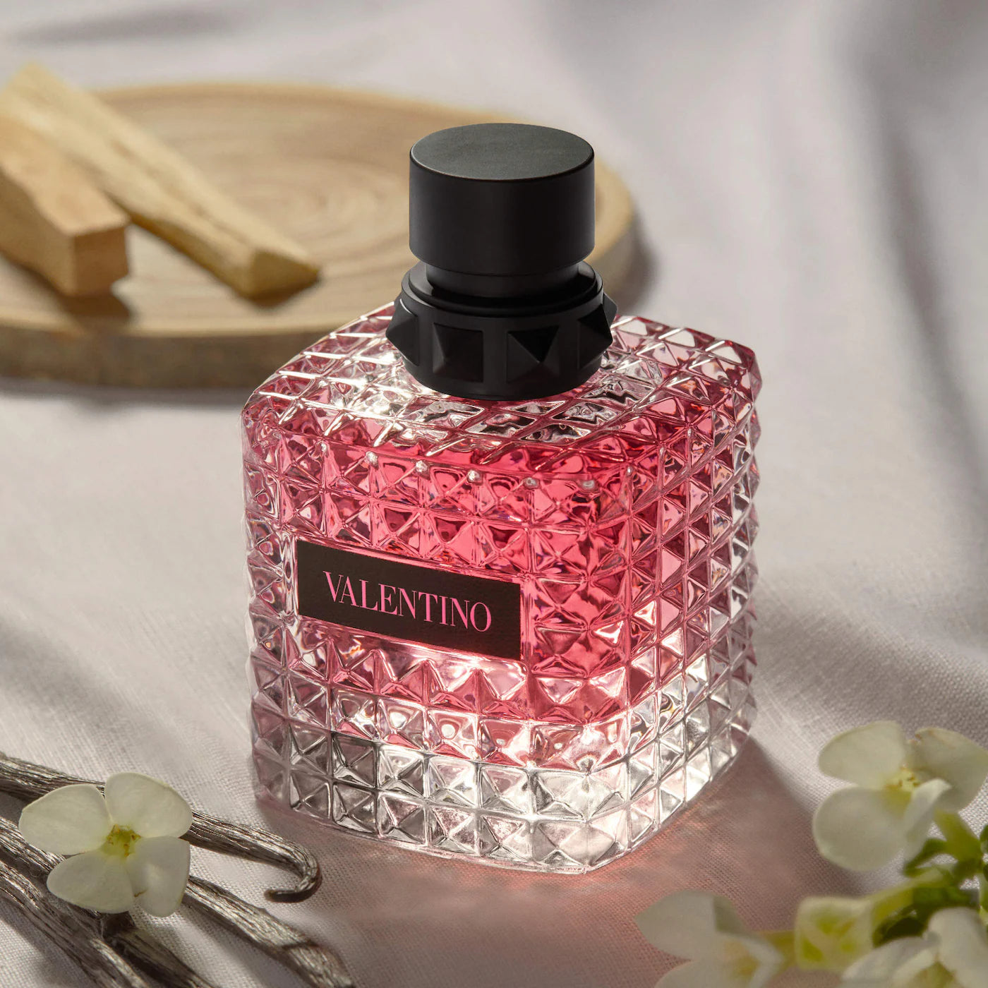 Valentino  Donna Born In Roma Eau de Parfum with Bourbon Vanilla & Jasmine