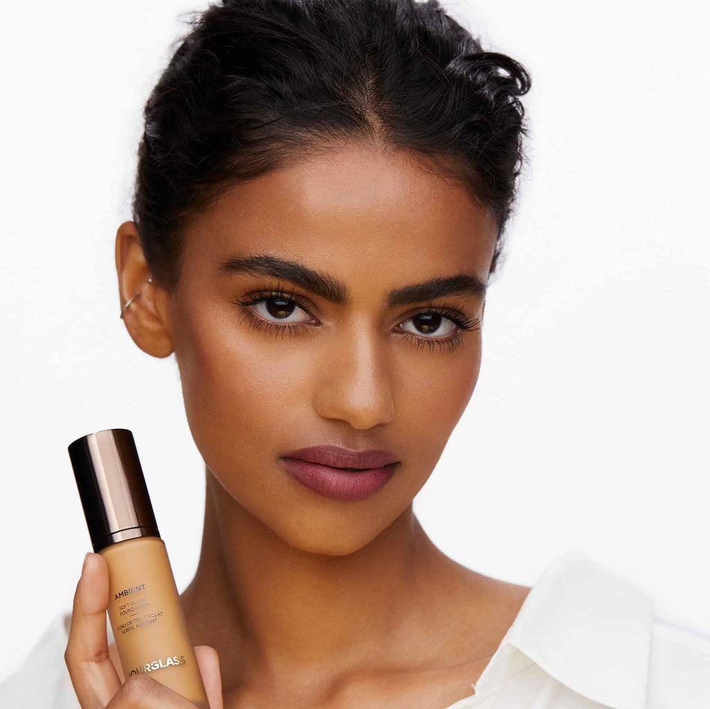Hourglass Ambient Soft Glow Foundation