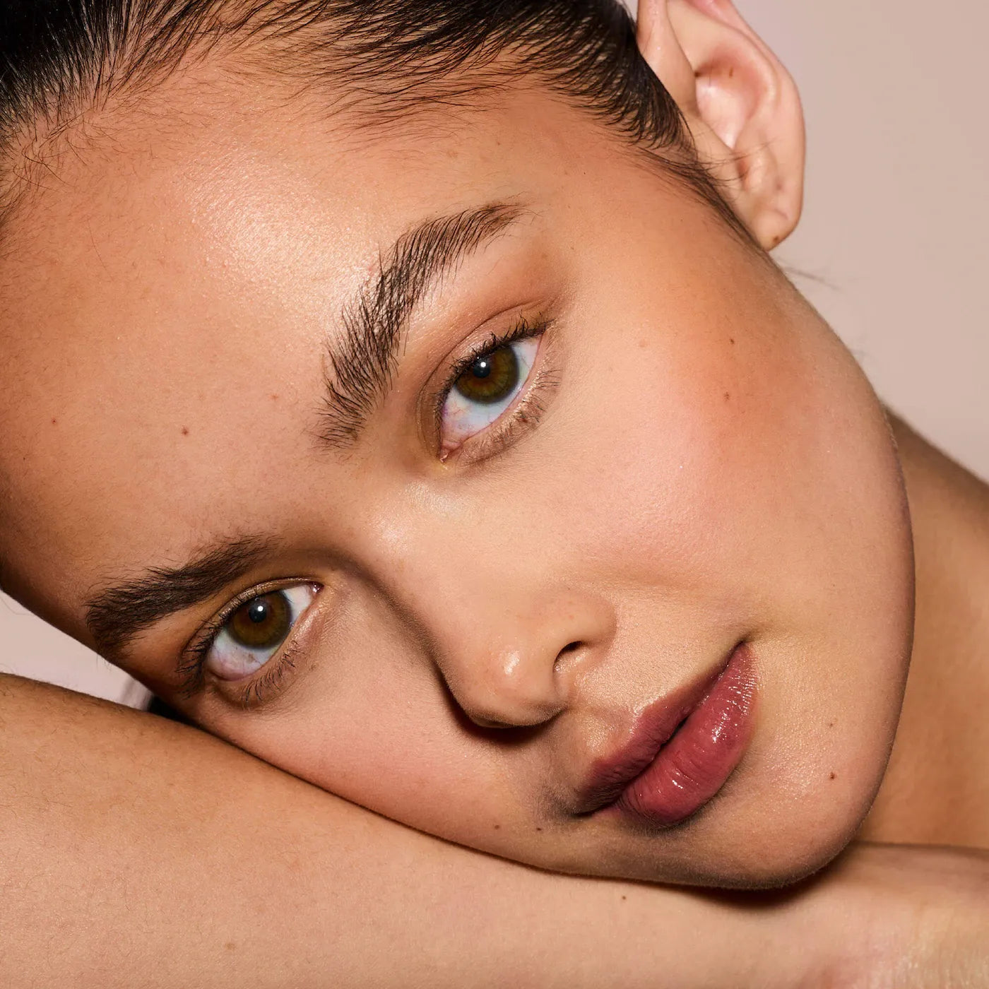 Fenty Beauty by Rihanna Bright Fix Instant Brightening + Setting Powder